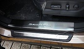 Ốp viền bậc cửa miếng trong Santafe 2013