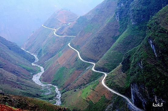​10 quy tắc quan trọng khi lái xe đi phượt đèo núi bằng ô tô