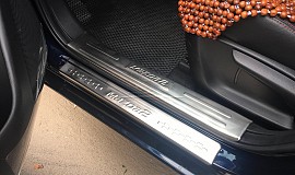 Ốp chống xước viền bậc cửa trong ngoài Mazda 2 2015