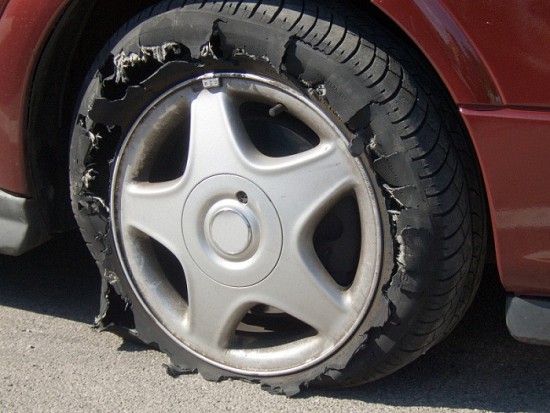 ​Nguyên nhân dẫn đến hiện tượng nổ lốp xe ô tô